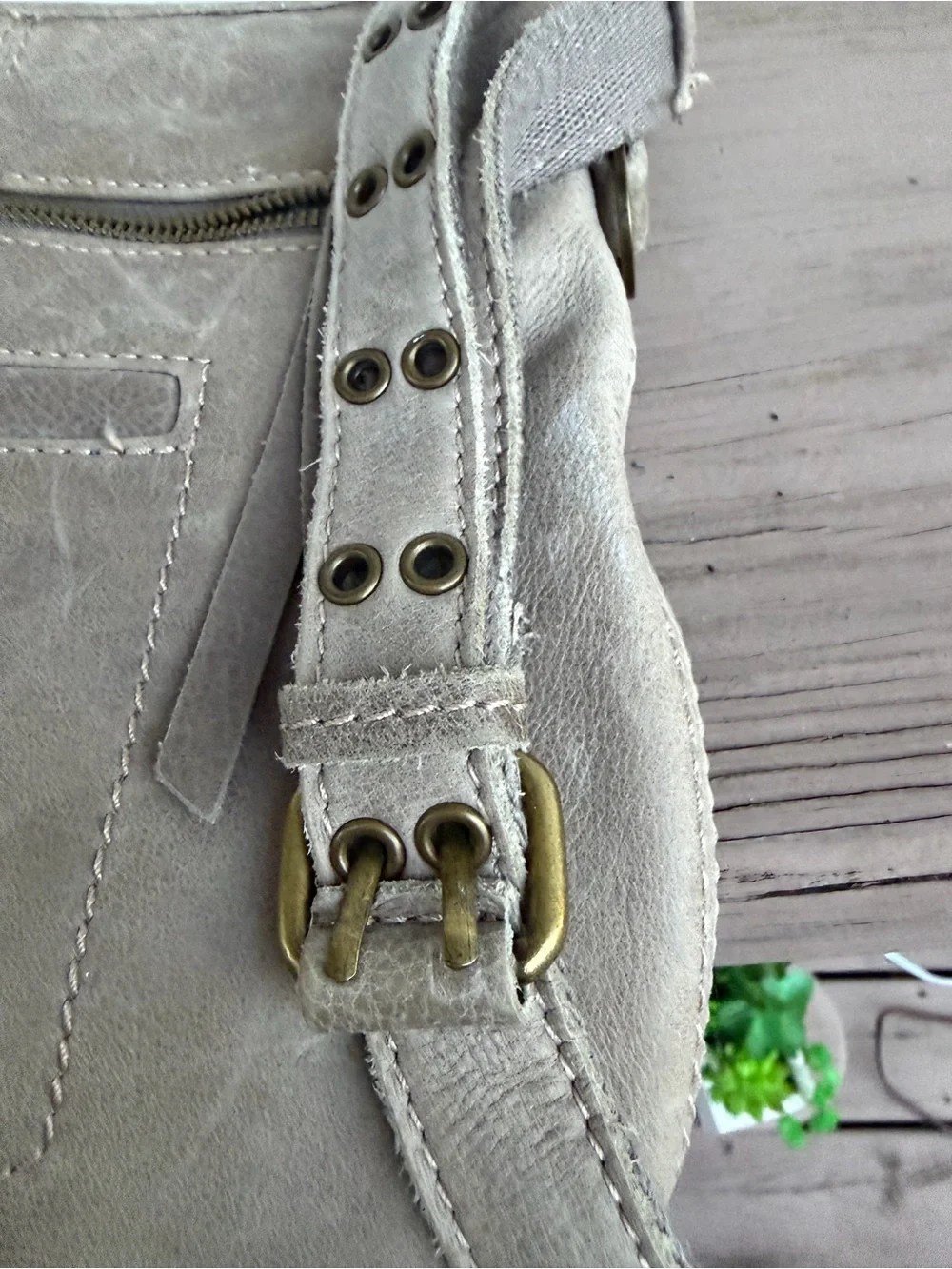 Lucky Brand Leather Crossbody Bag Taupe Gray Multi Pocket Adjustable Strap